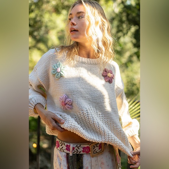 Closeout!▪️NWT POL Chenille Knit Sweater -Multi Flower Appliqués in Powder Cream - Picture 4 of 5